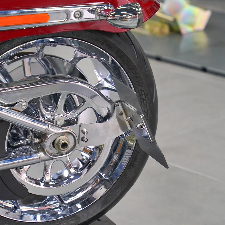 Chiefdom Soporte de placa de matrícula de montaje lateral izquierdo de aluminio negro/cromo 2018-UP Softail Boy/Street Bob/Breakout