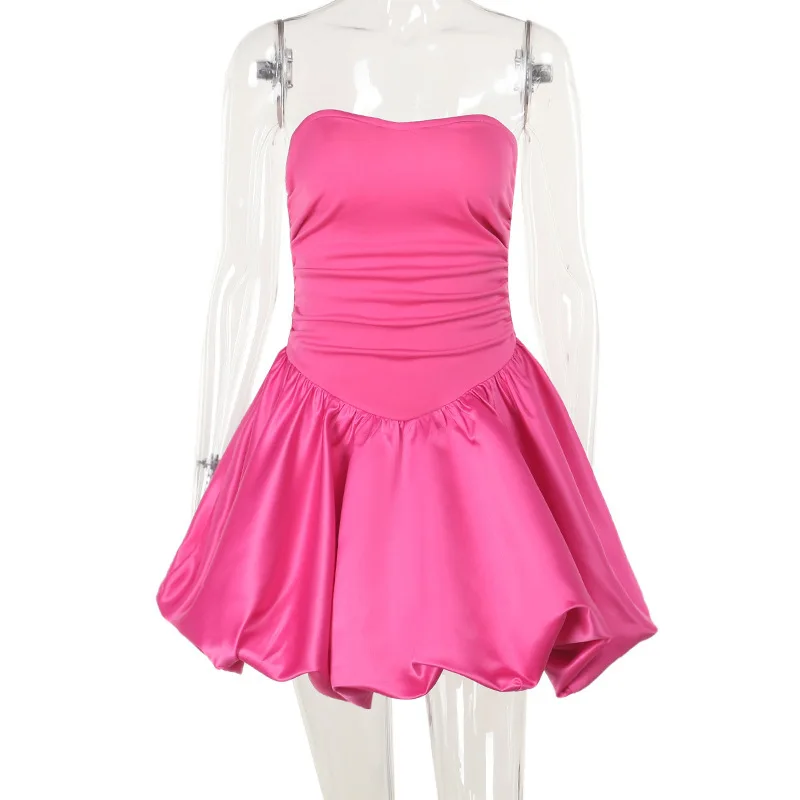 新しい夏のファッションの女性のドレスは、高貴なスタイルのセクシーで体にぴったりとフィットするパッチワークサテンのストラップレスドレスです。