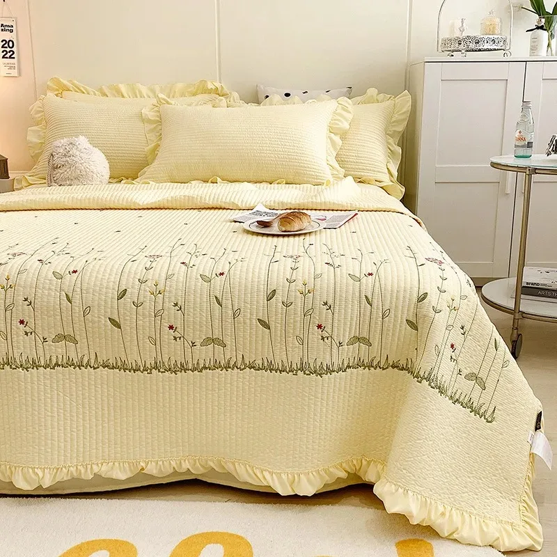 Korean Style Girls Floral Embroidery Summer Quilt 180x220cm Soft Breathable Air Conditioning Coverlet Home Decor Bedding