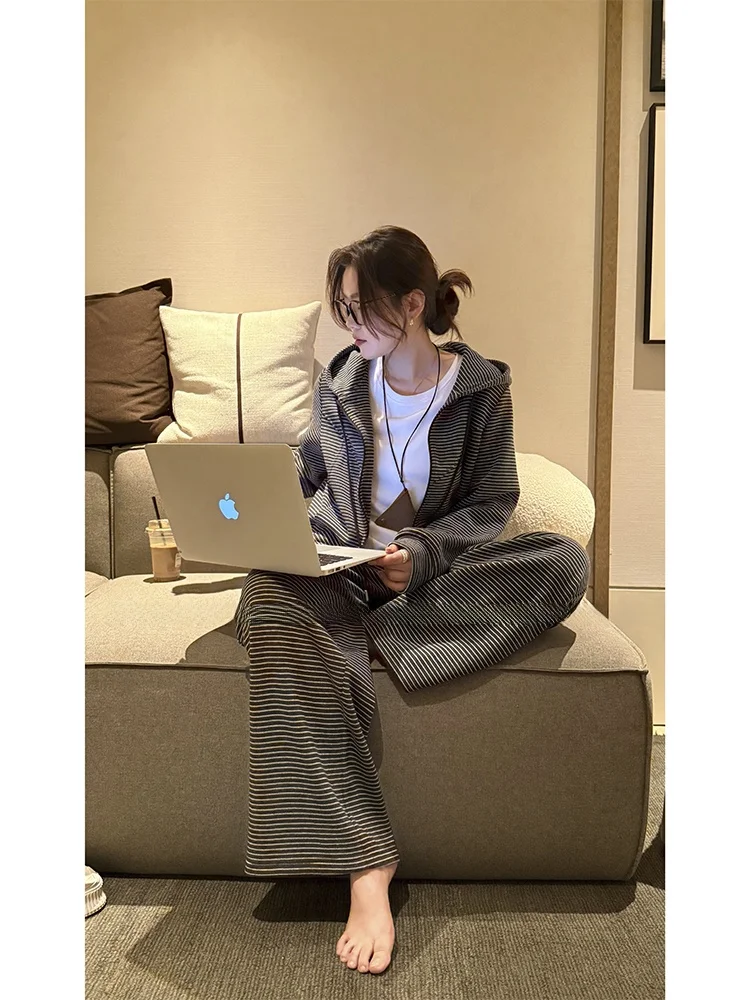 

Женский комплект больших размеров: худи и брюки прямого кроя, осенняя коллекция, универсальная удобная спортивная одежда