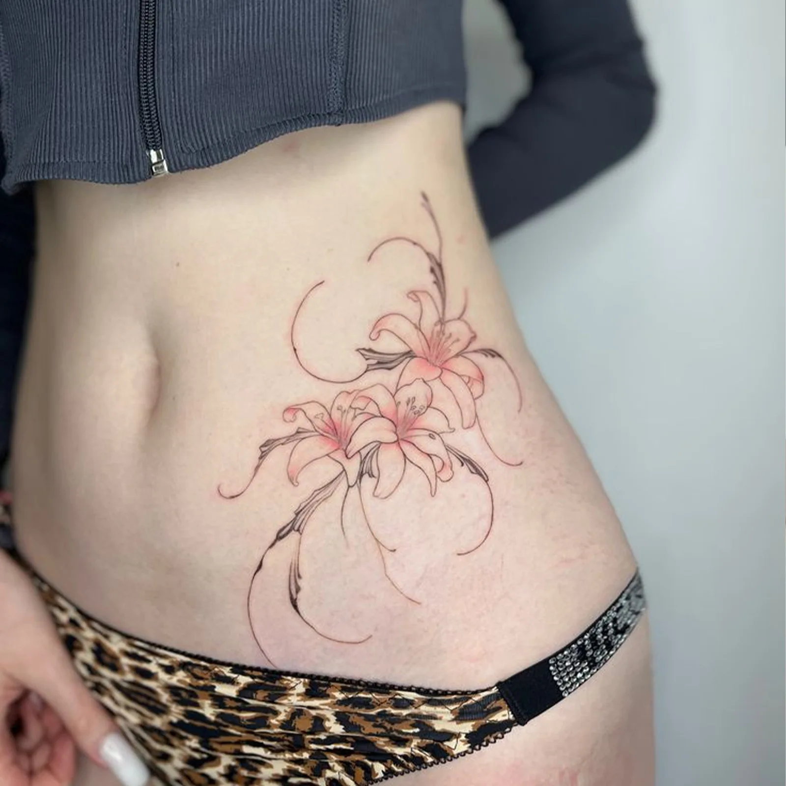 Temporary Tattoo Sticker Pink Lily Bouquet Watercolor Tattoo for Side Waist Thigh, Gentle Slimming Waterproof Long-Lasting Tatto