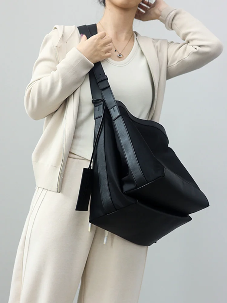 حقيبة يد نسائية ذات سعة كبيرة وخفيفة الوزن وحقيبة كتف واحدة بتصميم حصيرة حضرية وحقيبة يد مغناطيسية بإغلاق أزرق