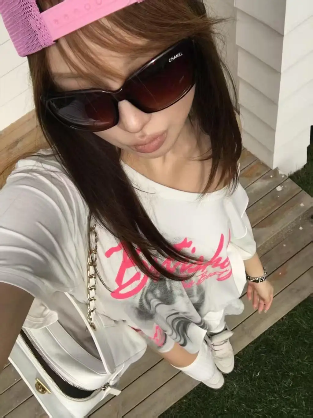 Retro Slanted Off Shoulder Tee White Washed Figure Graphic Pink Cursive Letter Oversized Y2K Aesthetic Casual Street Summer Top