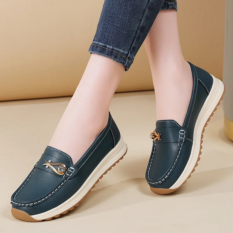 

Platform Women's Casual Shoes Soft Trend Leather Loafers Women Slip-on Shoes Comfortable Shallow Ladies Shoes Large Size 36-44
