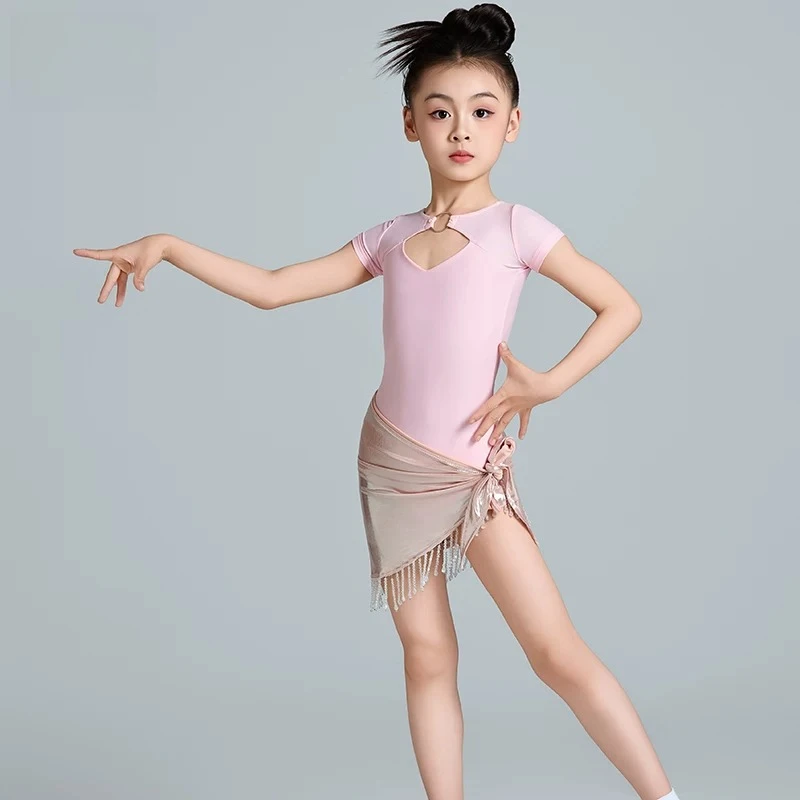 tenue-d'entrainement-de-danse-latine-printemps-Ete-2026-–-ensemble-deux-pieces-tendance-en-tissu-extensible-doux-pour-la-scene-et-la-pratique-quotidienne