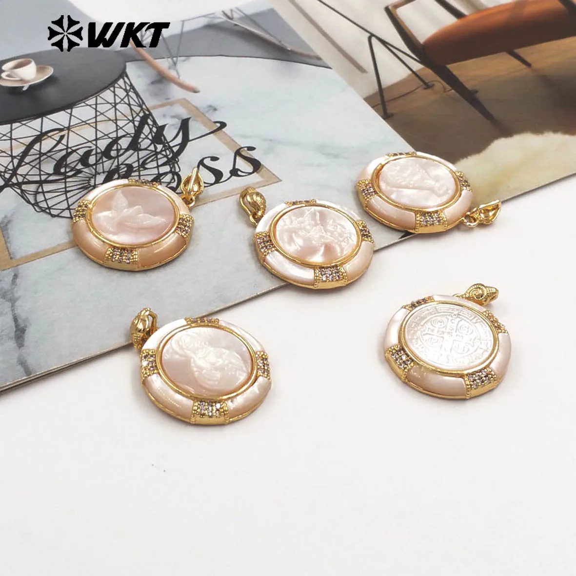 WT-JP468 Light-weight Natural Shell Round Shape Five Styles Pendant With 18K Real Gold Plated For People ACC
