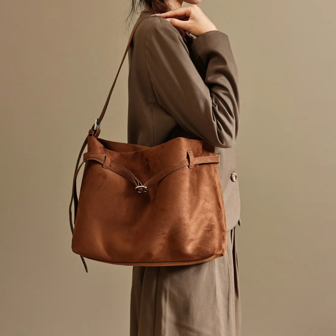 

Fashion Tote Bag Commuter Foreign Style Versatile Large Capacity Suede Underarm European and American Style Daily Messenger Bag
