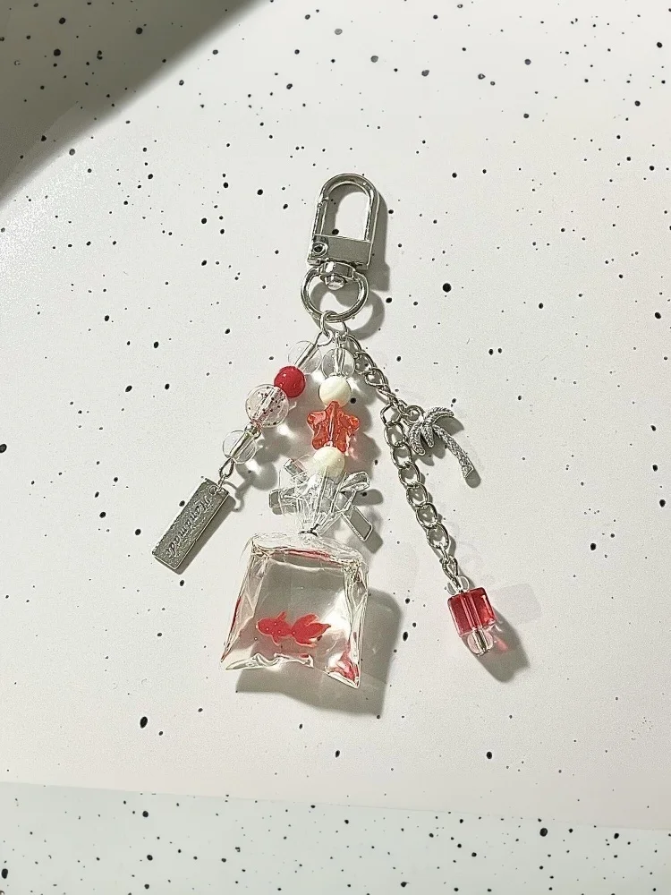 Neuer 1-teiliger Exquisiter Fisch-Wasserbeutel-Anhänger mit Kokospalmen-Motiv, Tropischer Fisch-Schlüsselanhänger, Eleganter Fisch-Schlüsselring, DIY-Dekoration