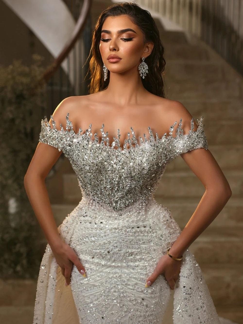 Gorgeous Vintage Crystal-Embellished Bridal Gown Noble Mermaid Silhouette With Detachable Train Luxury Sparkle Wedding Dress