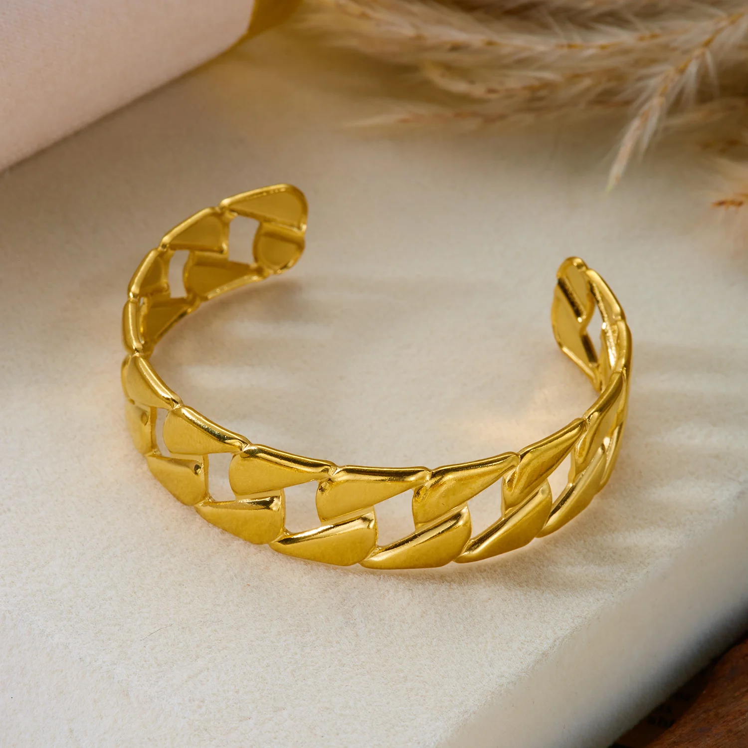Einzigartiger Edelstahl-Armreif im Punk-Retro-Stil mit Hohldesign für Damen und Herren, Goldfarben, Spiralförmige Geometrie, Charm-Armreif, Party-Schmuck – Detail 5