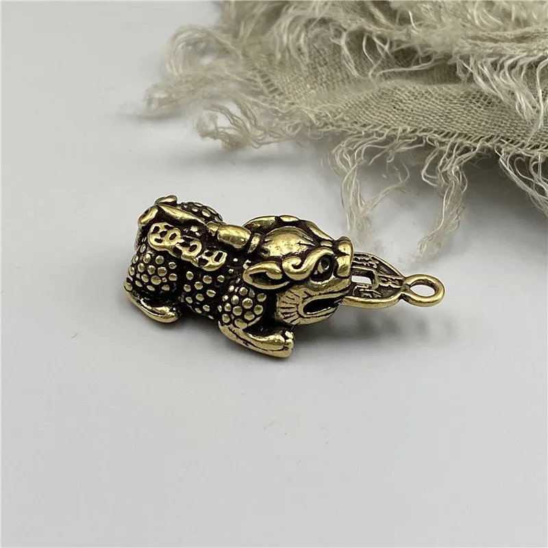 Brass Solid Biting Money Pixiu Figurines Keychain Pendant Retro Wealth Attraction Lucky Pixiu Home Accessoires Miniatures