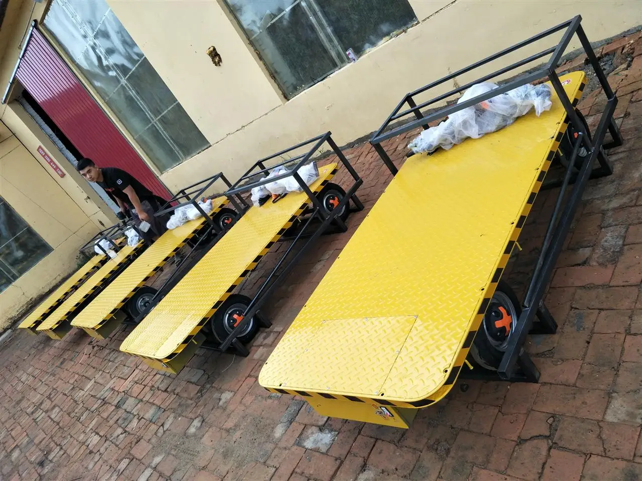 Electric Trolley Cart Platform Cart Flatbed Truck with Cage