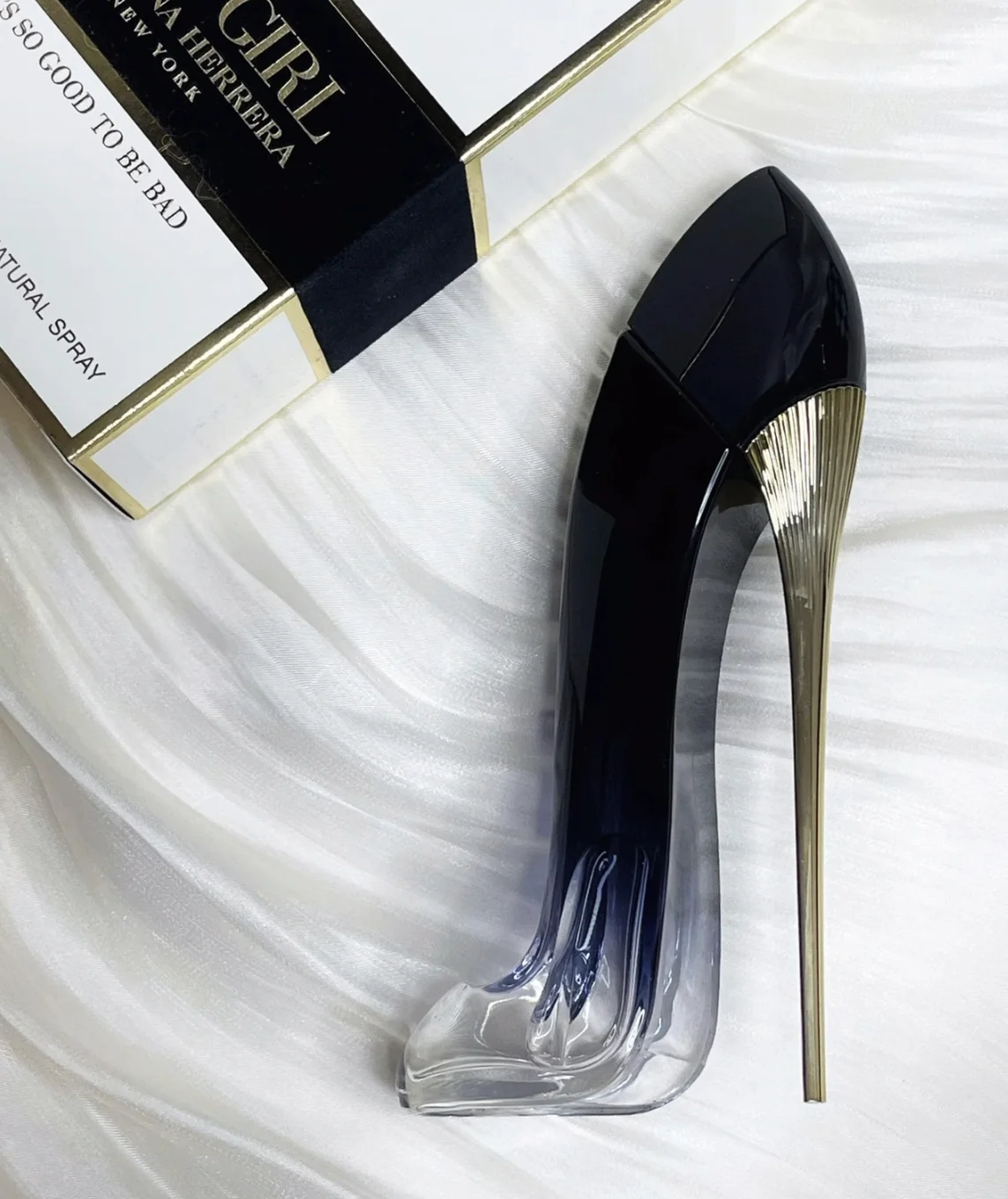 カロリーナ・エレラ グッドガール レジェール、透明なグラデー - Heels のレビューと価格