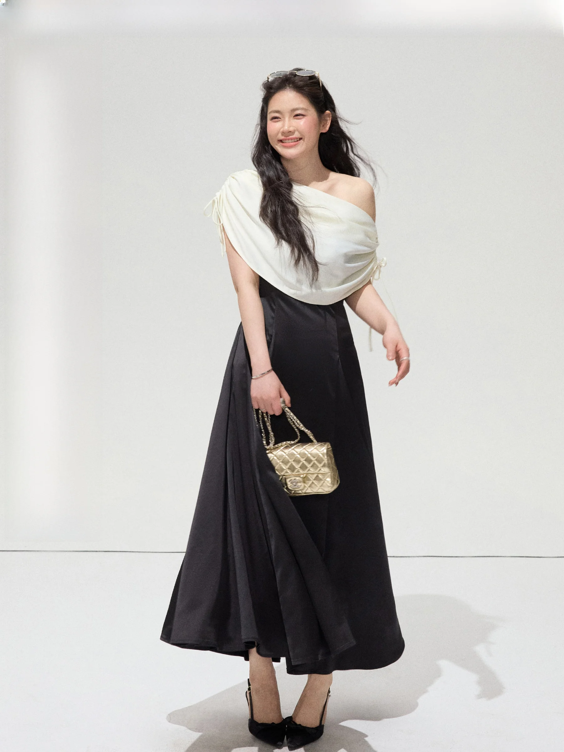 

JULULOOK Studio "Swaying Silhouette" plus Size Black White Contrast Color Fish Tail Waist Cinching Dress for Plump Women