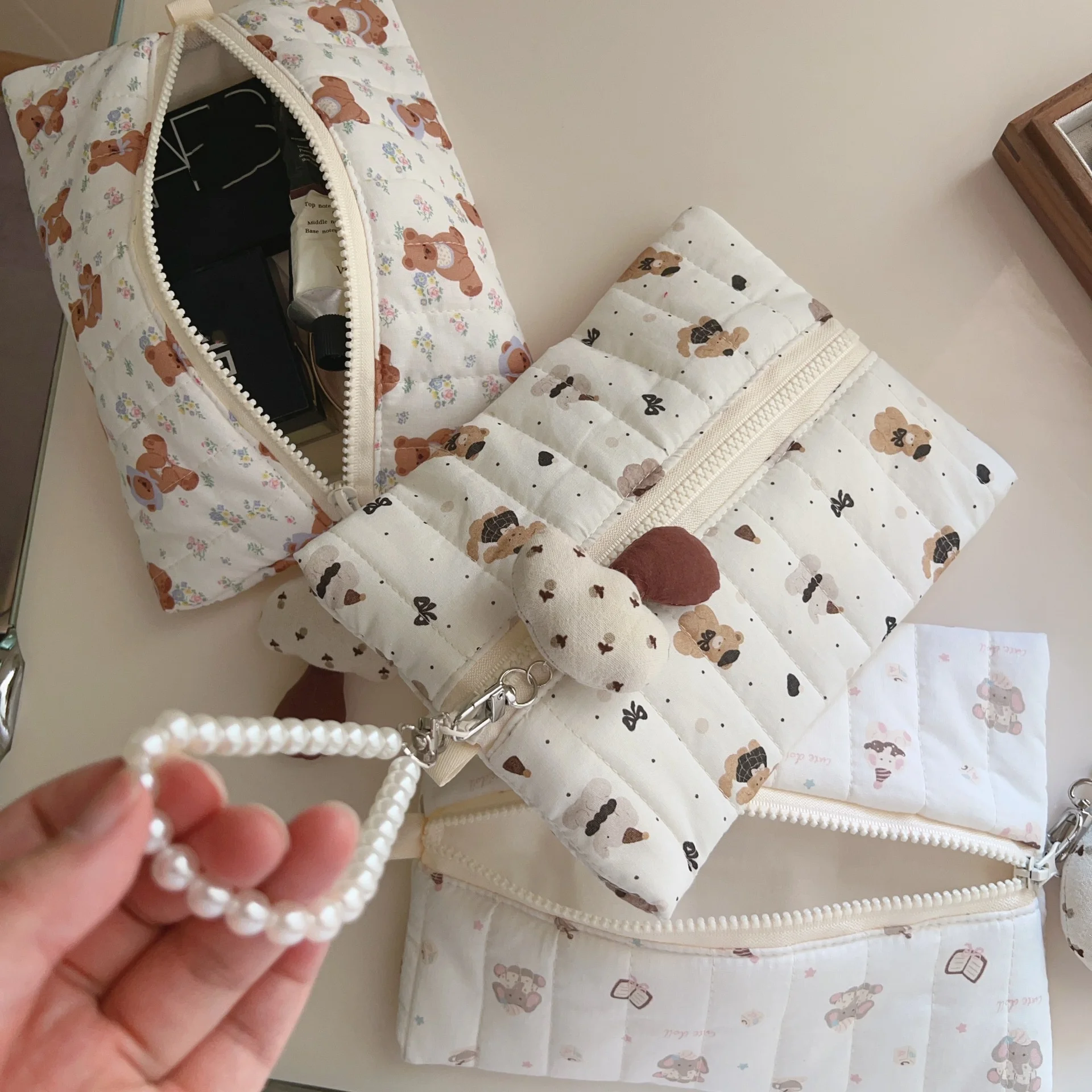 Bolsa de almacenamiento portátil de oso Vintage, bolsa para teléfono móvil, bolsa de maquillaje para lápiz labial, bolsa de acabado de viaje, colgante a juego y cadena de perlas