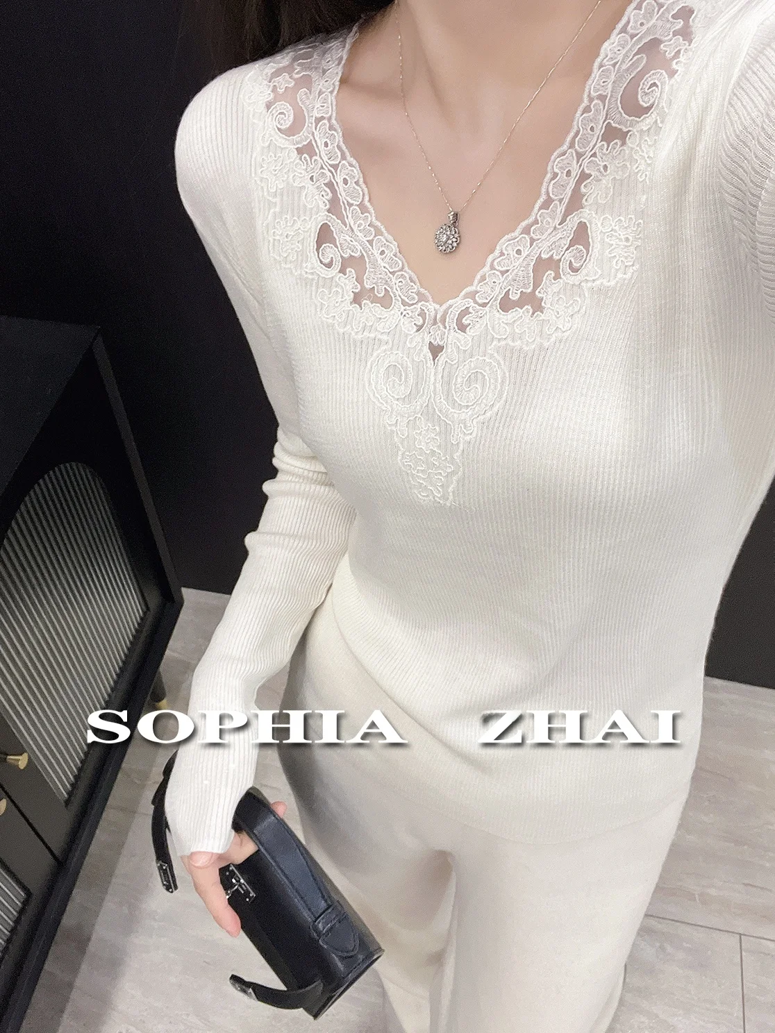 

Sexy Pure Desire Soft Design Camere Wool V-ne Lace Knitted Sweater Underwear Base Layer Women's Faion Classic Match