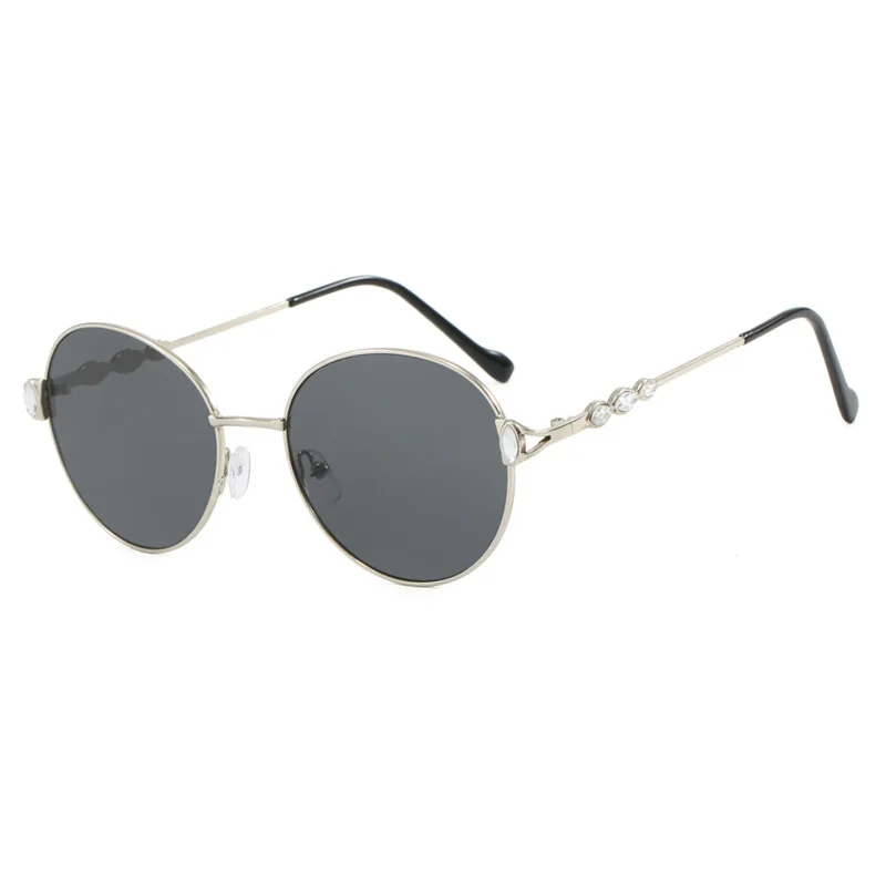 Round Diamond Studded Sunglasses with Large Frame 2024 New Ins Metal Frame Women Sunglasses Vintage Designer Sun Shades