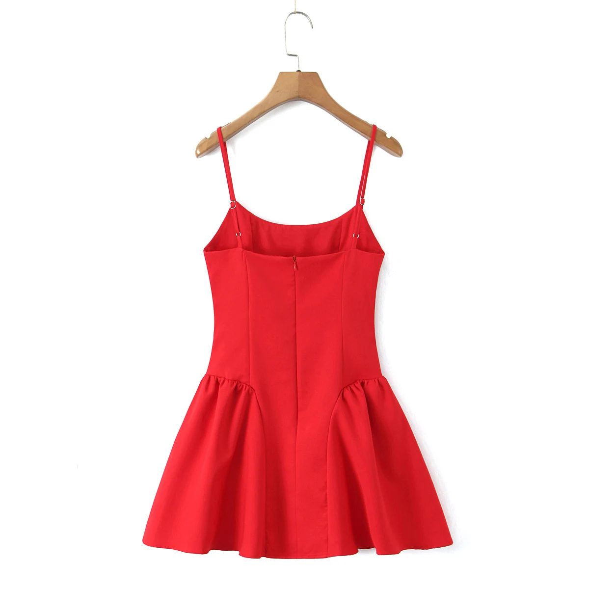 新しい夏のソリッドレッドスリングドレス女性セクシーなローウエストスイングシャーリングボールガウンドレスパーティーフェムベスティドローブ