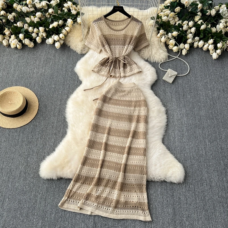

Korean Style Women's Waist Cinching Strap Contrasting Color Striped Knitted Shirt Top and Hip Hugging Skirt Two-Piece Set