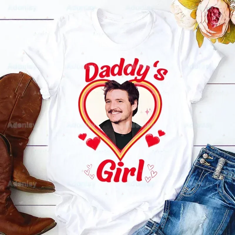 Camisetas Vintage de Pedro Pascal con estampado de Daddy's Girl para mujer, camisetas gráficas de verano, camisetas divertidas para mujer, camisetas con cuello redondo, camisetas Harajuku
