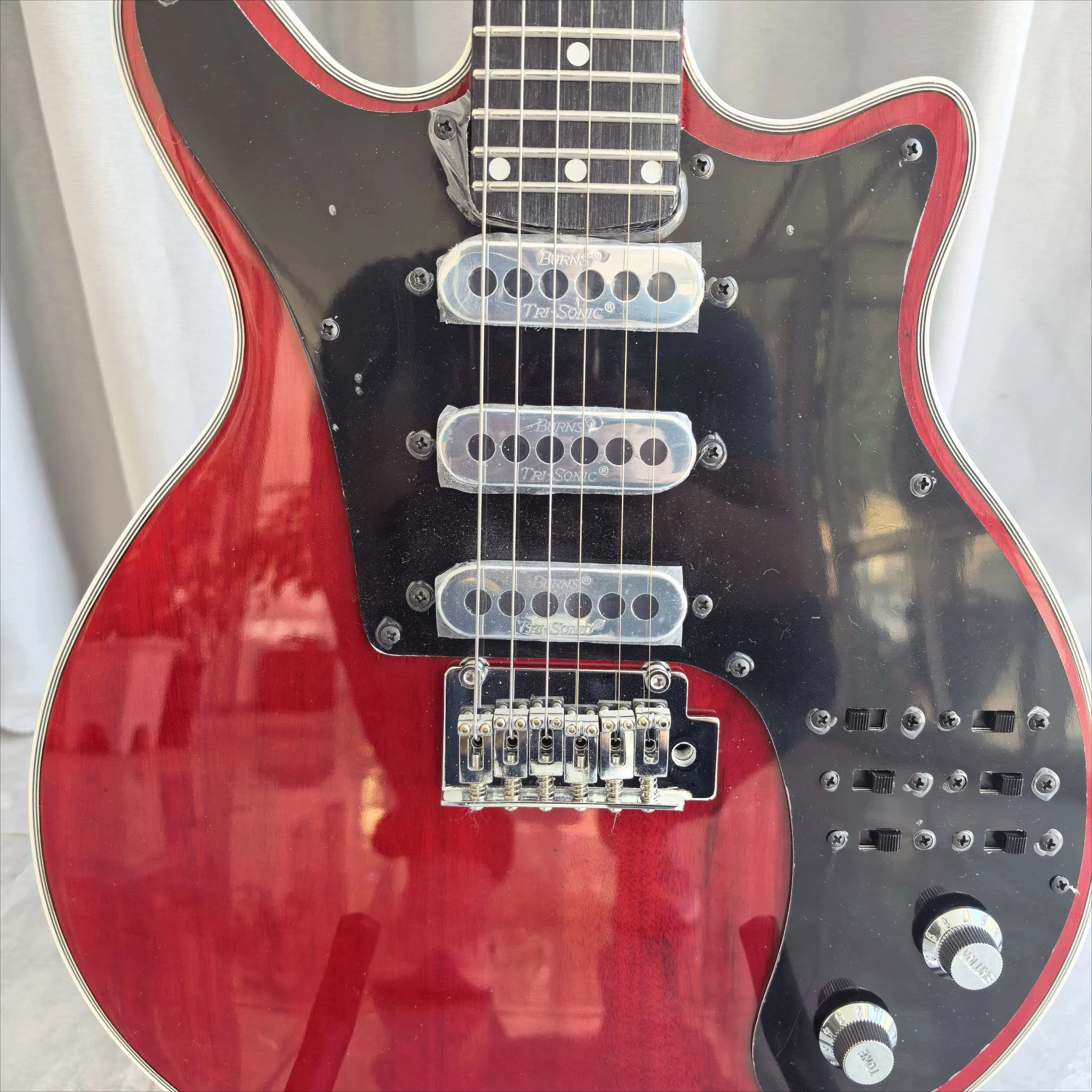Burgundy Double-Locking Trem SSS Pickup Dot Inlays Electric Guitar Rock Multi-Position Phase Switching Mahogany Body