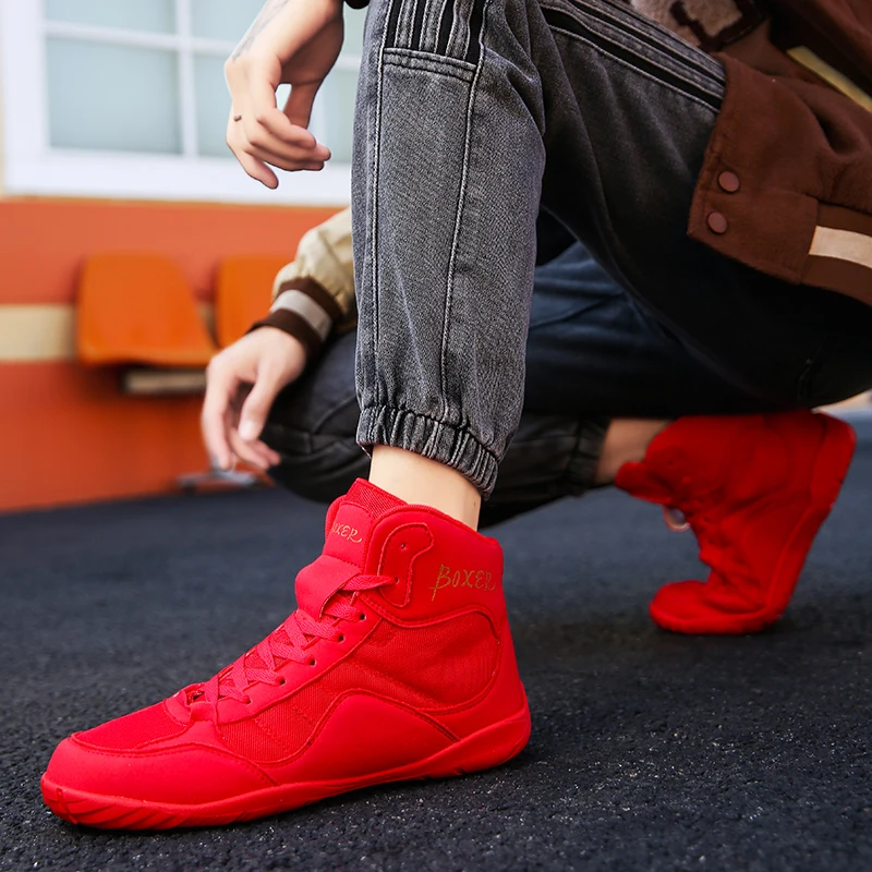 รองเท้ามวยปล้ํามืออาชีพ (ผู้ชายผู้หญิง) รองเท้ากีฬาน้ําหนักเบาหลากสี (สําหรับการชกมวยและการฝึกซ้อมกลางแจ้ง)