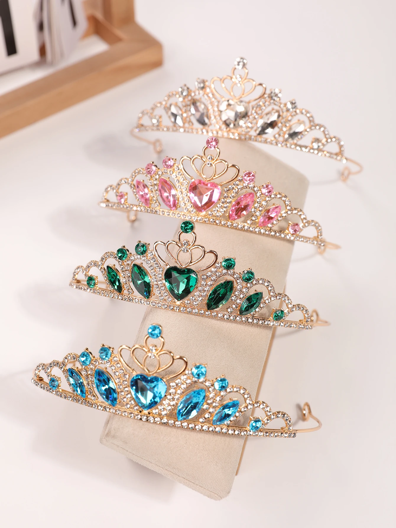 Retro Heart-Shaped Emerald Green Rhinestone Crown European-Style Light Luxury Bridal Wedding Headpiece Birthday Party Dress Runway Crown view 6