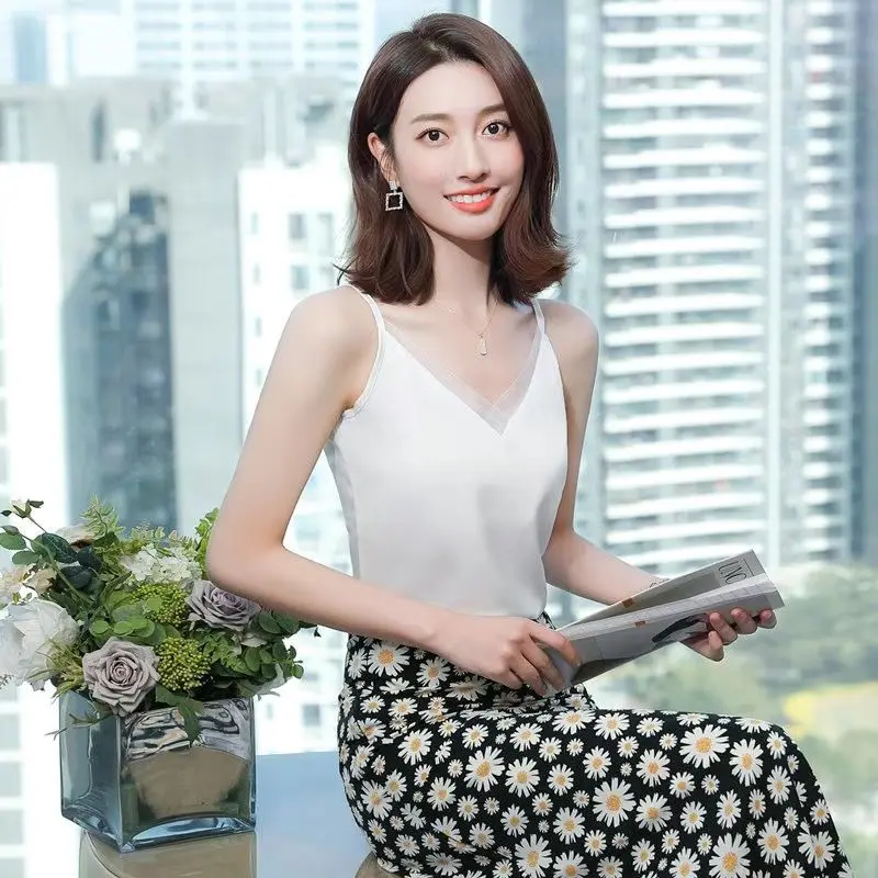 

Новый стильный блейзер-камизол из ледяного шелка для женщин, подходит для офисной деловой одежды весной, летом и осенью, топ с V-образным вырезом и сетчатыми вставками.