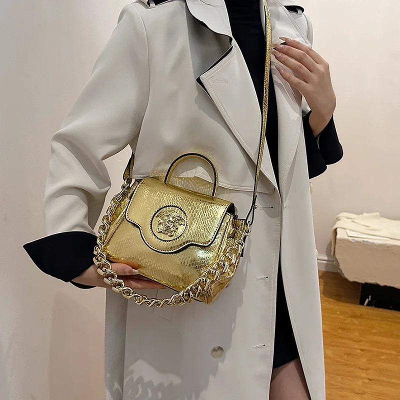 حقيبة كروس جلدية أنيقة للنساء من المصمم الشهير - حقيبة يد كلاسيكية أنيقة للسيدات للسفر