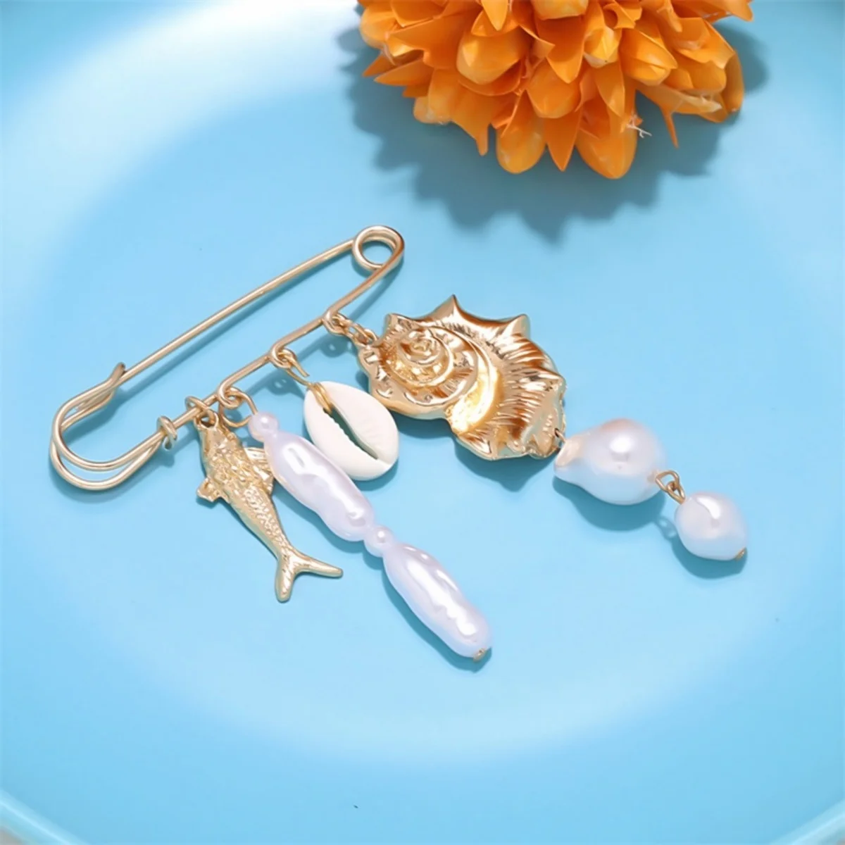 Metall-Muschel-Fisch-Broschen mit unregelmäßigen Imitationsperlen für Damen und Herren, Hummer-Korallen-Blumen-Krabben-Herz-Sonnen-Anstecknadeln, Sommerschmuck – Detail 16