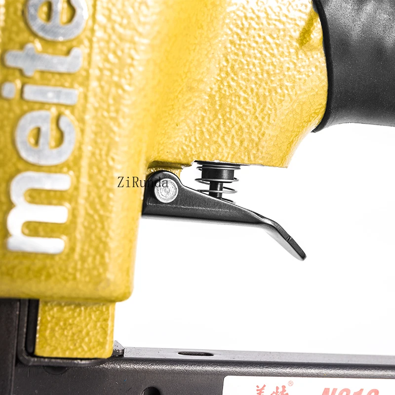 N819 هوائي رمز مسدس مسامير نافذة الشاشة مسدس مسامير الهواء الخرسانة معلقة صافي صفائح حديد الألومنيوم ضرب U على شكل مسدس مسامير الحصان