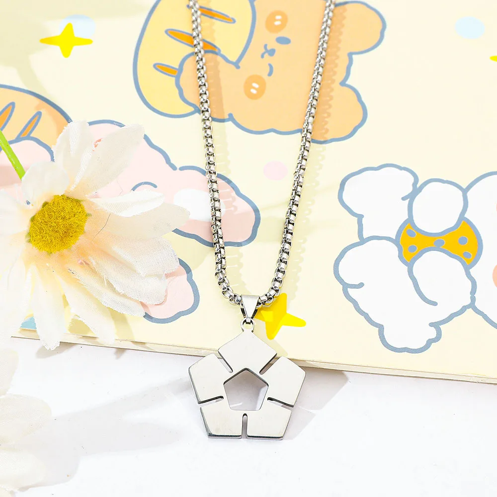 Modische Pentagon-Halskette Anime Cartoon Fußball-Symbol Edelstahl-Schmuck Kreative Cosplay-Accessoires Geschenk für Frauen Männer – Detail 2
