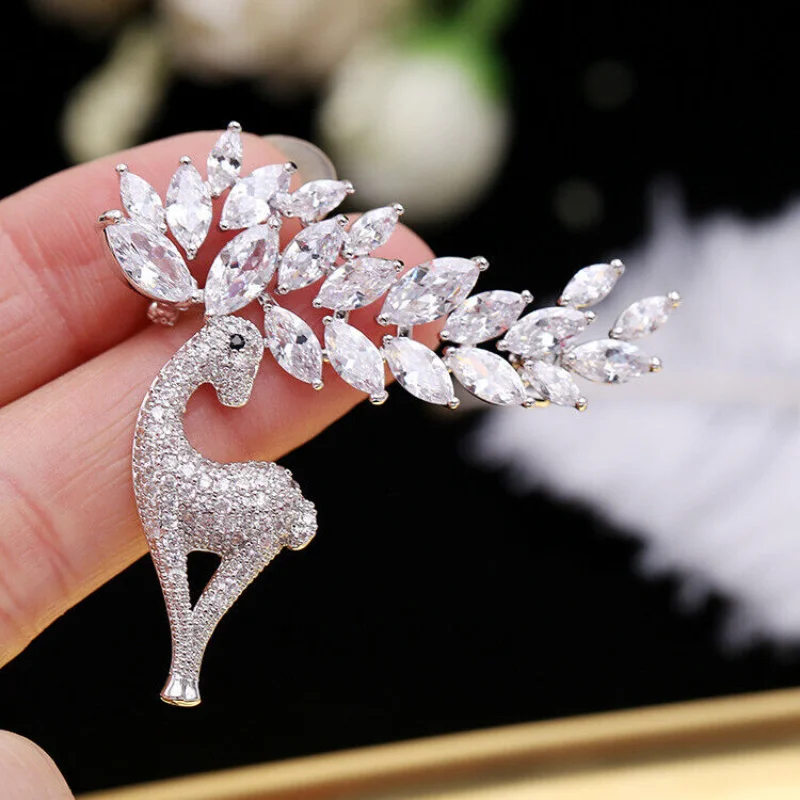 Vintage Christmas Deer Clear Zircon Crystal Woman's Animal Brooch Pin Gifts