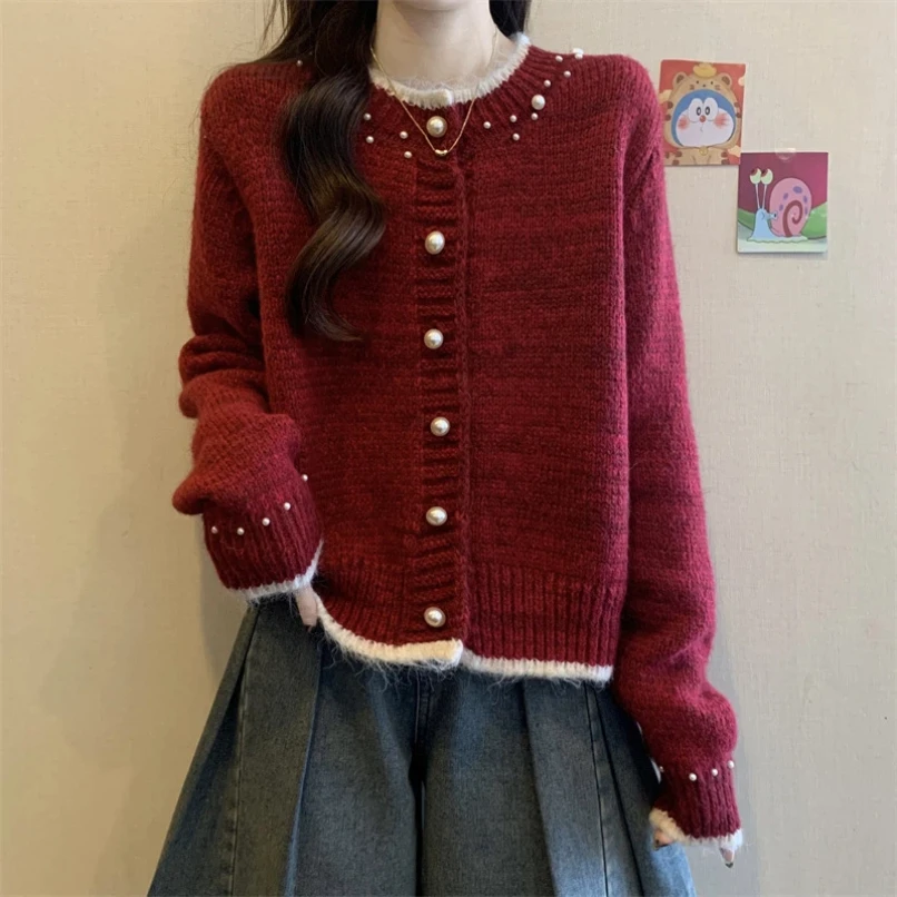 سترة صوفية محبوكة بأزرار لؤلؤية بتصميم أحمر للعام الجديد للربيع والخريف فضفاضة برقبة دائرية