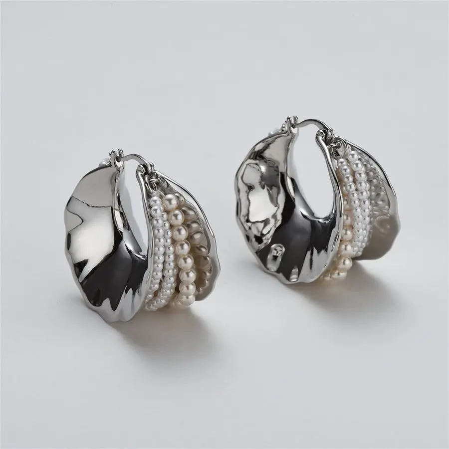 

French Texture Metal Pearl Wrapped Earrings for Women Light Luxury Design Exaggerated Fashion Personalized Ear Buckle