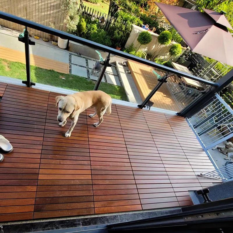 Piastrelle per pavimenti in legno duro da 6 pezzi, installazione a clic sul cortile del giardino della piattaforma del balcone esterno, materiale in legno antisettico impermeabile