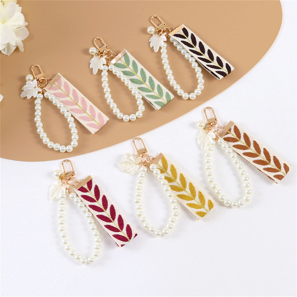Cute Leaf Pattern Wristlet Strap Keychain Fashion Pearl Pendant With Keyrings For Women Keys Phones Wallets Holder Charms