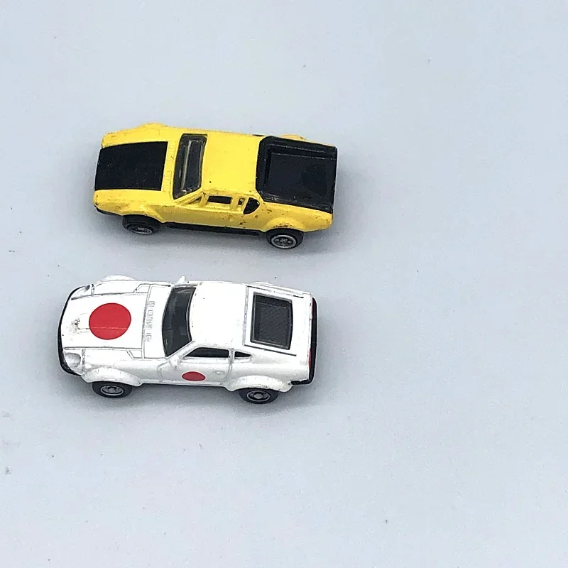 1: 100 Miniature Scene Accessories Simulation Alloy Car Model