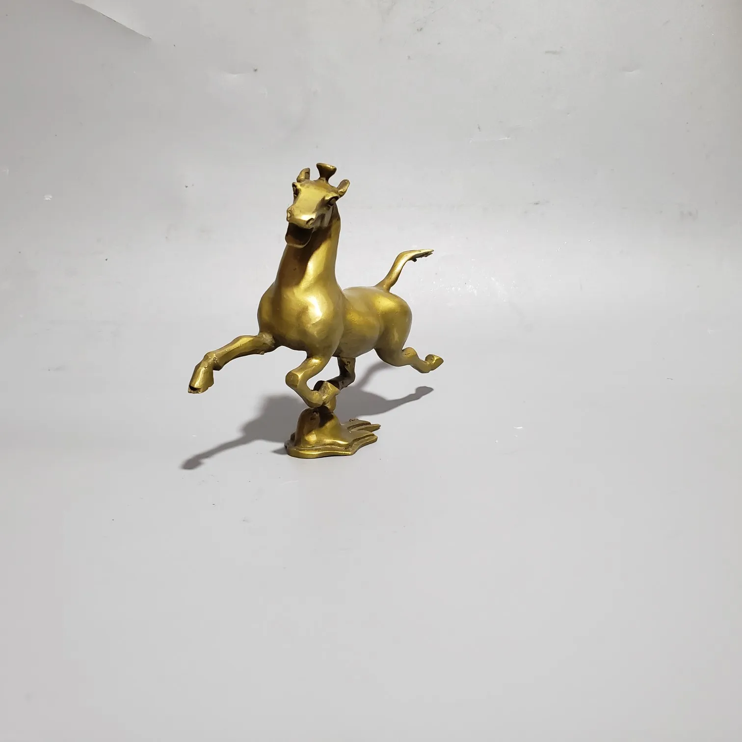 

Chinese Solid Pure Copper Horse Treading Flying Swallow Study Office Decoration