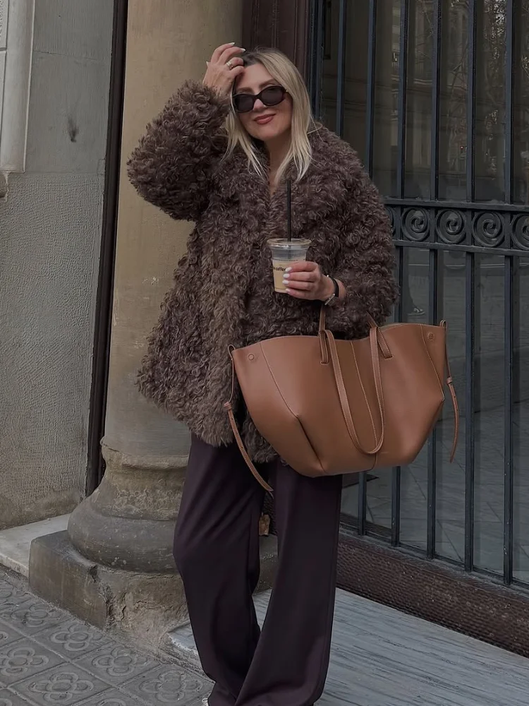 2025 hiver nouvelle dame quotidien rue vêtements d'extérieur marron Teddy bouclés fausse fourrure manteau femmes revers manches longues moelleux lâche vestes courtes