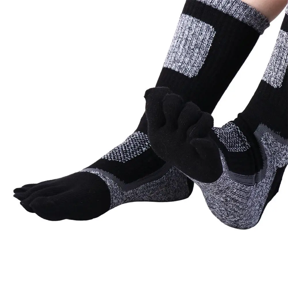 

Soft Warm Fashion Retro Sport Thick Trendy Split-toed Socks Middle Tube Hosiery Cotton Five Finger Socks Man Socks
