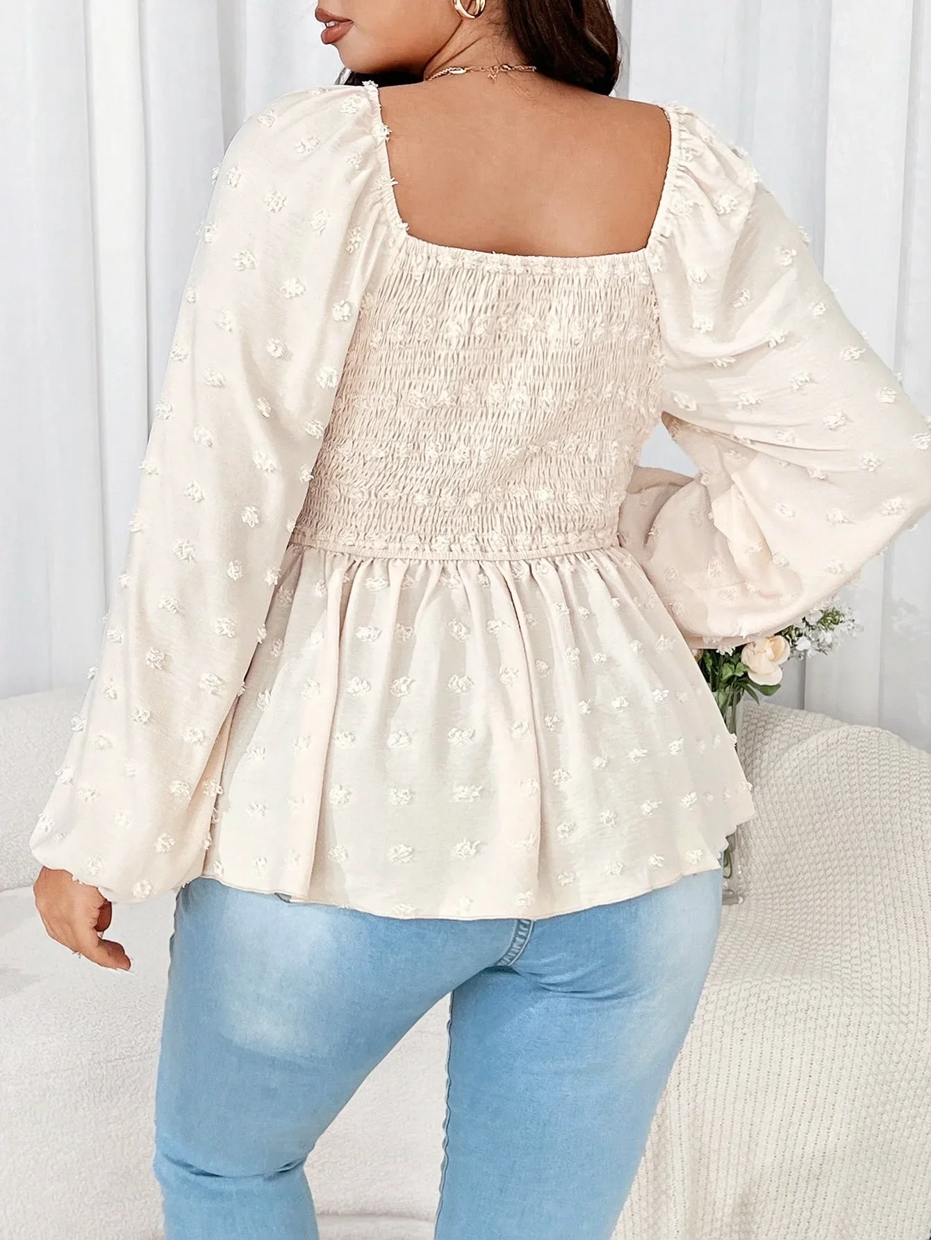 플러스 사이즈 여성용 연분홍색 셔츠, 스퀘어넥, 러플, 폼폼 장식, 긴팔, 우아한 디자인의 러플 탑.