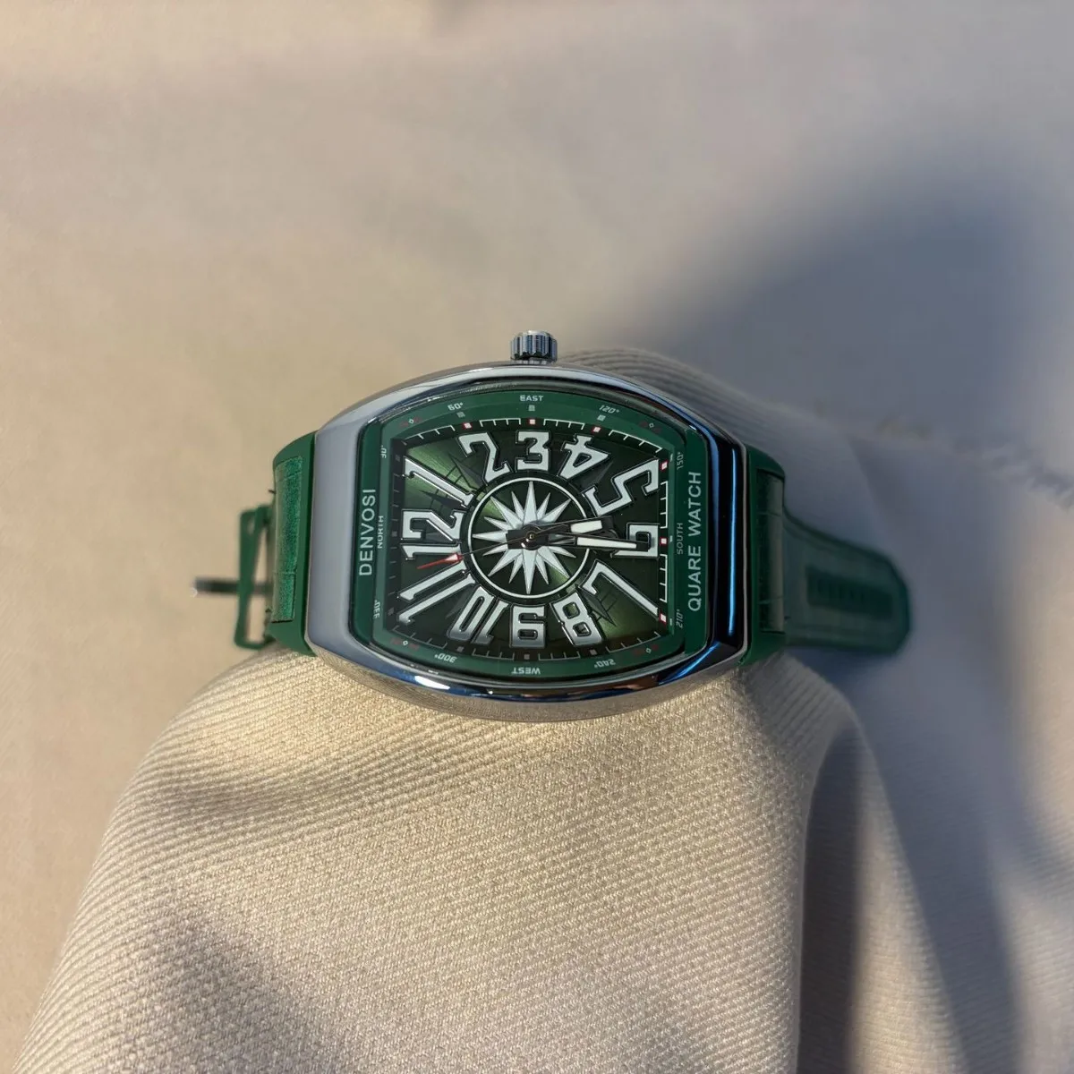 Creative Business Classic Colorful Tonneau Quartz Watch Men Decorative Hot Selling Unique Fashion Unique Clock Mens Wristwatch