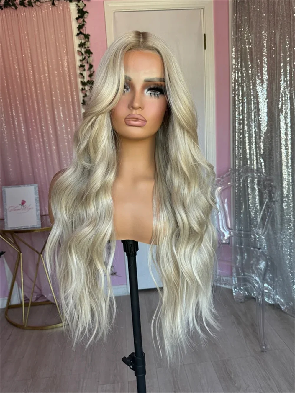 Parrucche anteriori in pizzo biondo Ombre per donna Parrucca bionda ondulata naturale con parte centrale Parrucca sintetica senza colla 13x4 per uso quotidiano nelle feste