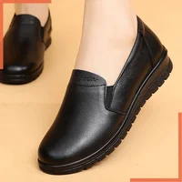 Soft-Soled Leather Flats For Middle-Aged And Elderly Women Comfortable EVA Insole Non-Slip Black Shoes Directly Supplied By Cow