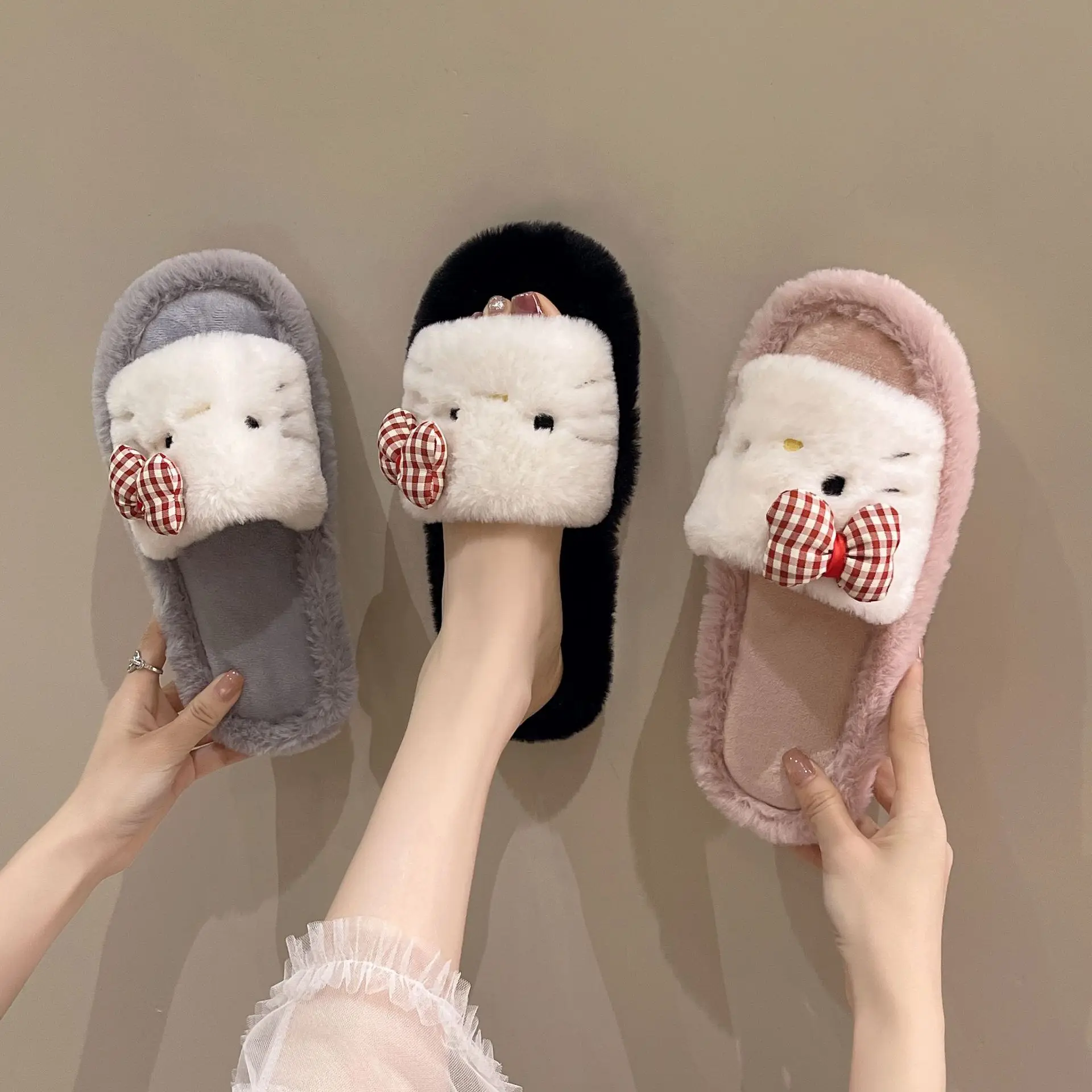 Cartoon KT kitten Fluffy slippers for women's autumn and winter warmth, bow opening floor cotton slippers