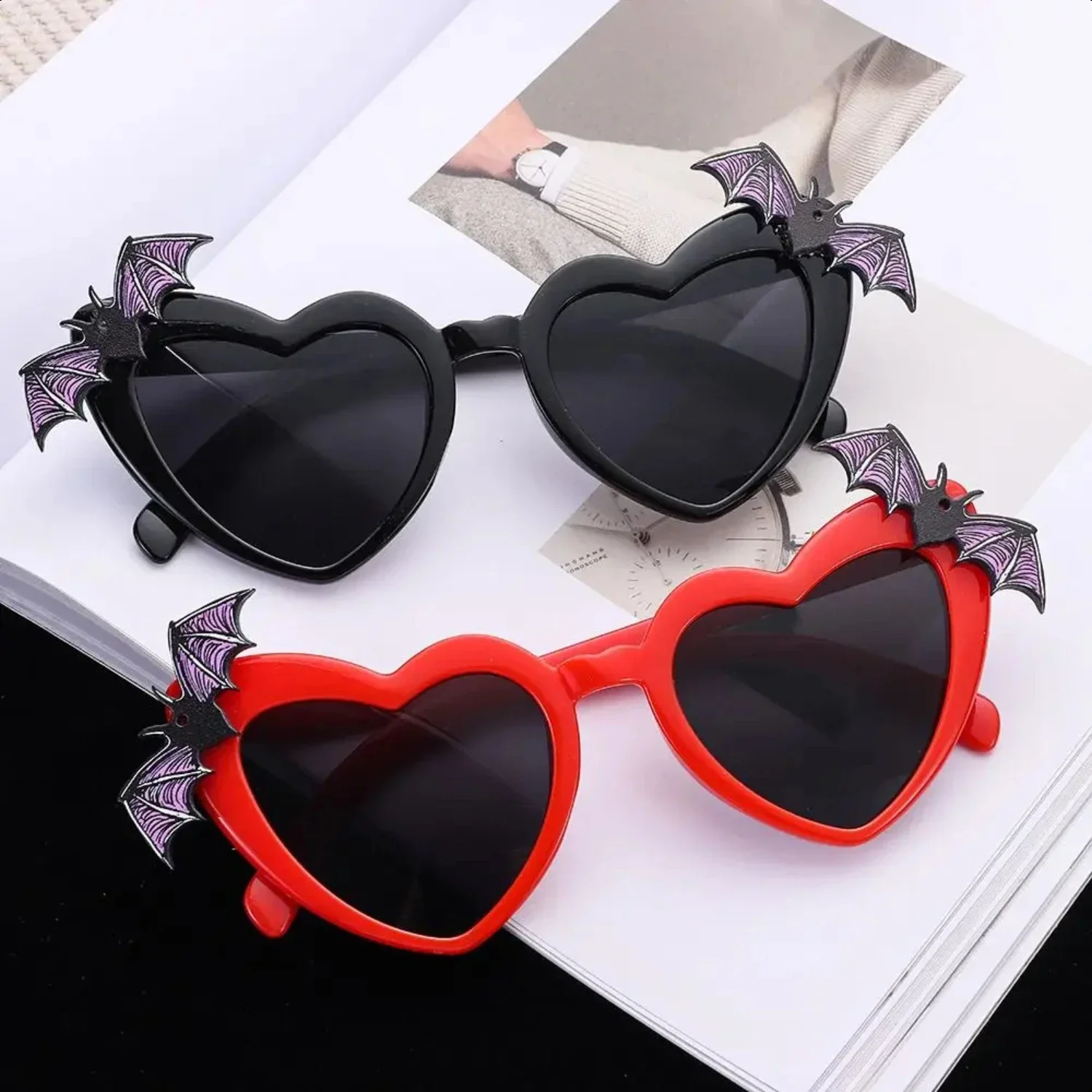 

Novelty Halloween Costume Glasses Heart Shaped Bat Wings Decor Sunglasses Women Trendy Sun Glasses Disco Party DecorationEyewear