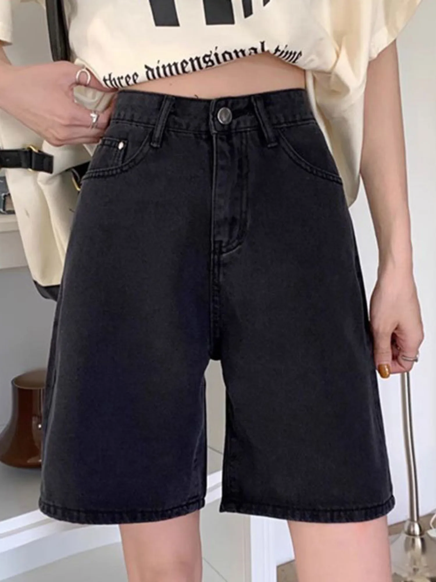 Women's High Waist Baggy Denim Shorts Vintage Washed Loose Fit Raw Hem Knee-Length Shorts