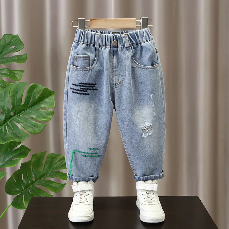 Boys ripped jeans 2024 new children's spring clothes foreign style boys spring and autumn casual trousers handsome pants tide