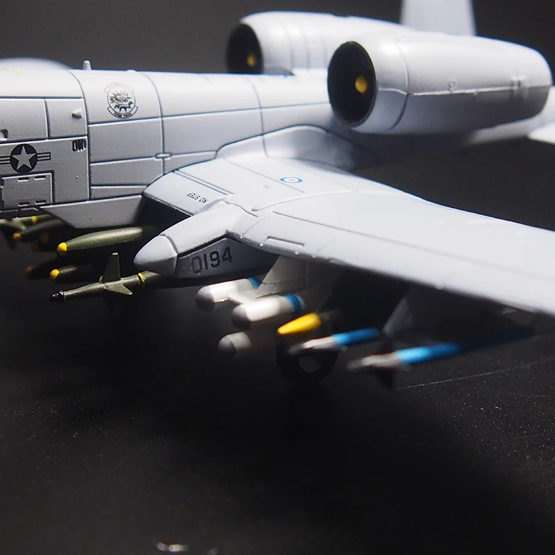 Woma Model pesawat serangan Merek 1:100 skala US A-10 Thunderbolt II ornamen koleksi Model pesawat terbang Ornaments